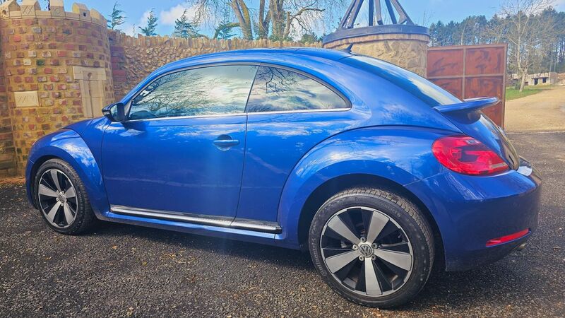 VOLKSWAGEN BEETLE