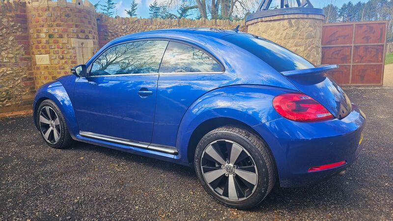 VOLKSWAGEN BEETLE