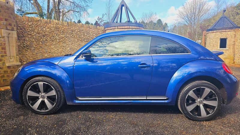 VOLKSWAGEN BEETLE